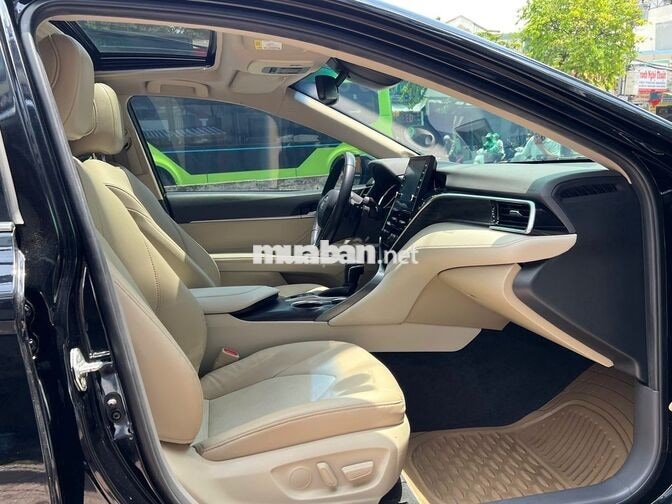 Toyota Camry 2.5Q 2022 màu đen