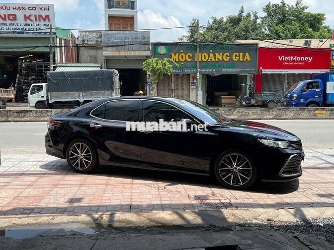 Toyota Camry 2.5Q 2022 màu đen
