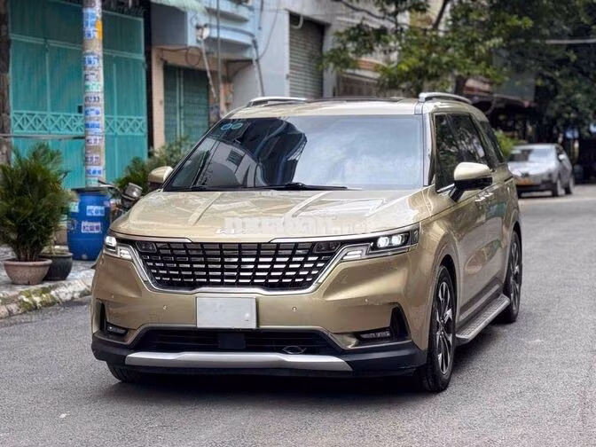 Kia Carnival Signature 2022 Vàng 7 chỗ