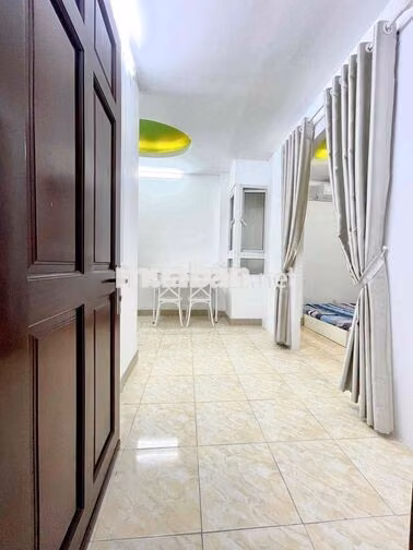 CHO THUÊ CĂN HỘ FULL NỘI THẤT, CỬA SỔ GIẾNG TRỜI, PHÒNG ĐẸP, Ở NGAY