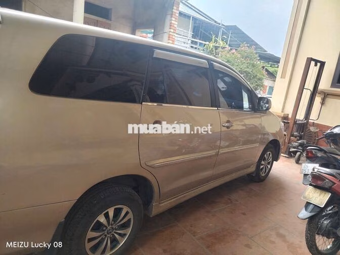 Toyota Innova 2015 Vàng cát 8 chỗ Sàn