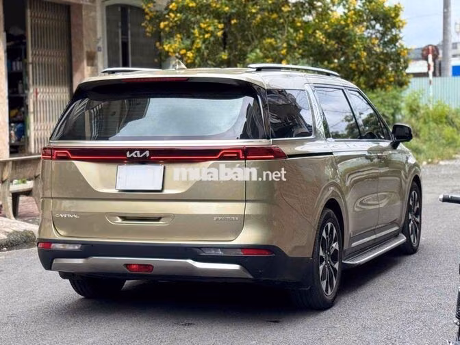 Kia Carnival Signature 2022 Vàng 7 chỗ