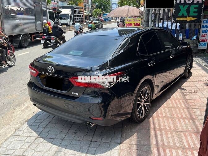 Toyota Camry 2.5Q 2022 màu đen