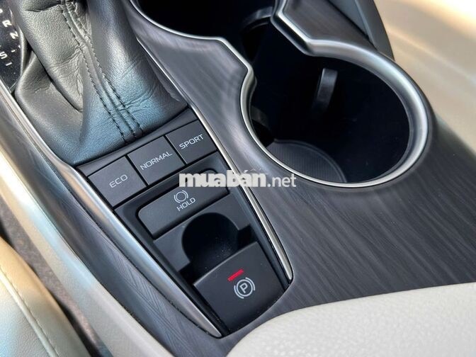 Toyota Camry 2.5Q 2022 màu đen
