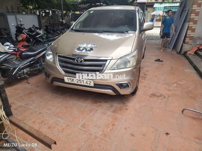 Toyota Innova 2015 Vàng cát 8 chỗ Sàn