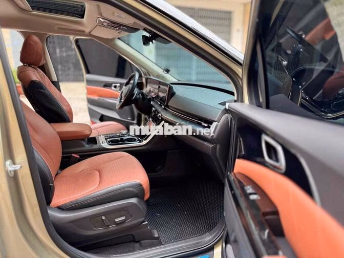 Kia Carnival Signature 2022 Vàng 7 chỗ