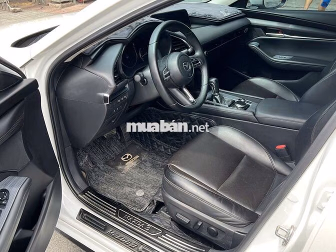 Mazda 3 Luxury 2024 màu trắng lướt 15.000 km