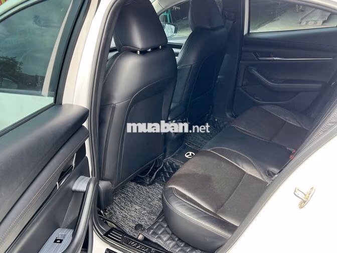 Mazda 3 Luxury 2024 màu trắng lướt 15.000 km