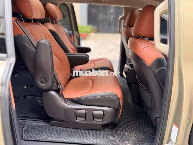 Kia Carnival Signature 2022 Vàng 7 chỗ