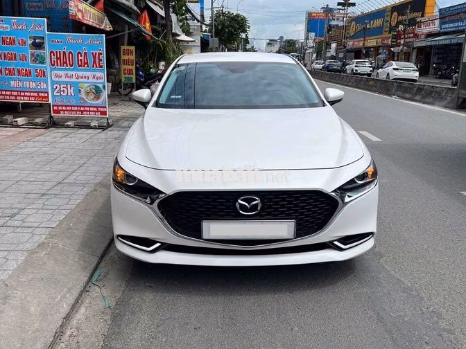 Mazda 3 Luxury 2024 màu trắng lướt 15.000 km