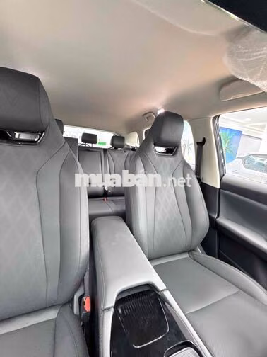 VinFast VF8 THẾ HỆ MỚI / All New - Cọc tiên phong