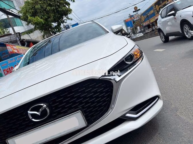 Mazda 3 Luxury 2024 màu trắng lướt 15.000 km