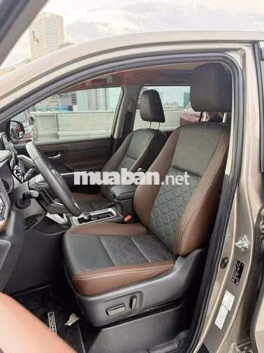 Toyota Innova Cross 2.0V 2025 Xám 29.000 km