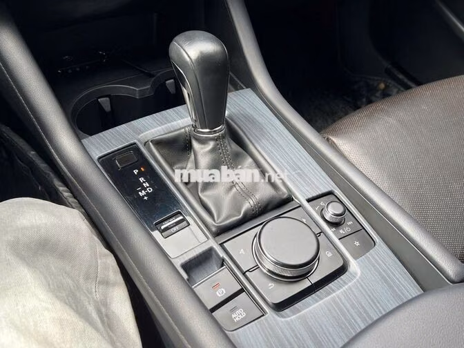 Mazda 3 Luxury 2024 màu trắng lướt 15.000 km