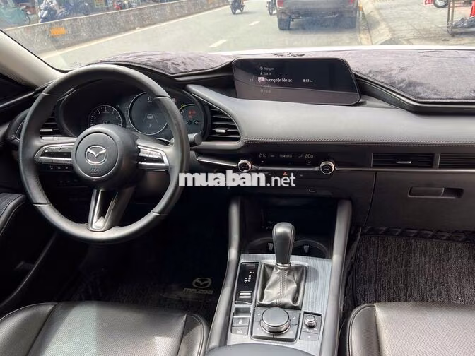 Mazda 3 Luxury 2024 màu trắng lướt 15.000 km