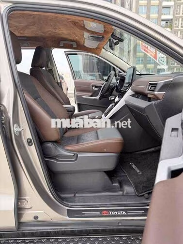 Toyota Innova Cross 2.0V 2025 Xám 29.000 km