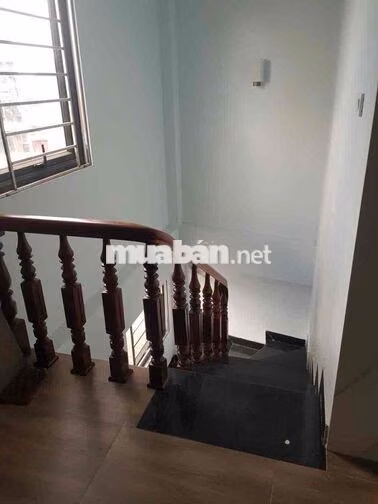 Nhà ở 6 tầng có thang máy cho thuê ngõ 264 Ngọc Thuỵ