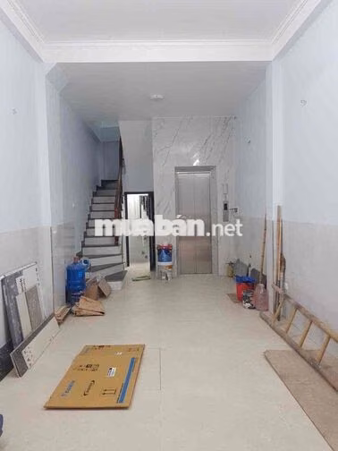 Nhà ở 6 tầng có thang máy cho thuê ngõ 264 Ngọc Thuỵ