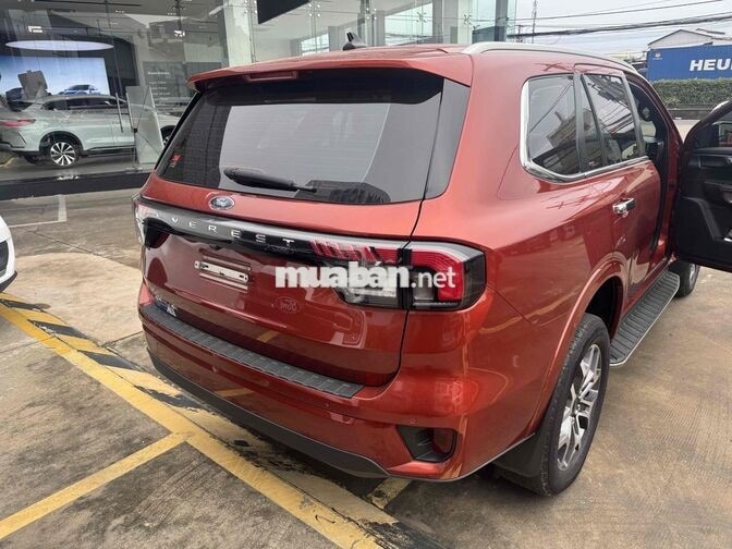 Ford Everest Titanium 1 Cầu 2023 Đỏ cam 38.000km
