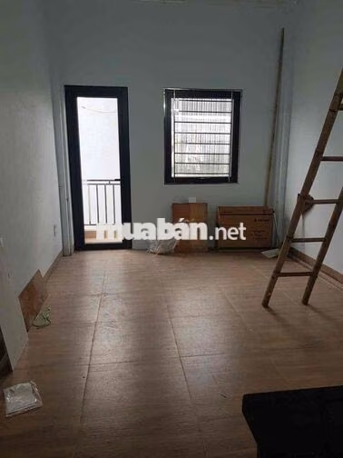 Nhà ở 6 tầng có thang máy cho thuê ngõ 264 Ngọc Thuỵ