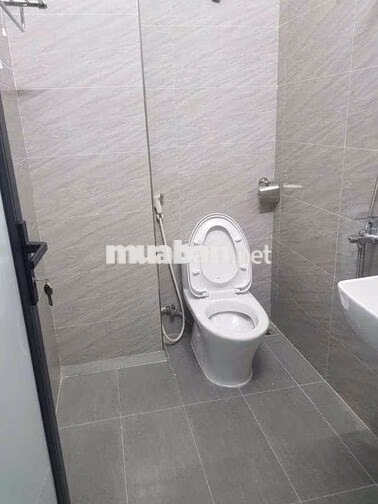 Nhà ở 6 tầng có thang máy cho thuê ngõ 264 Ngọc Thuỵ