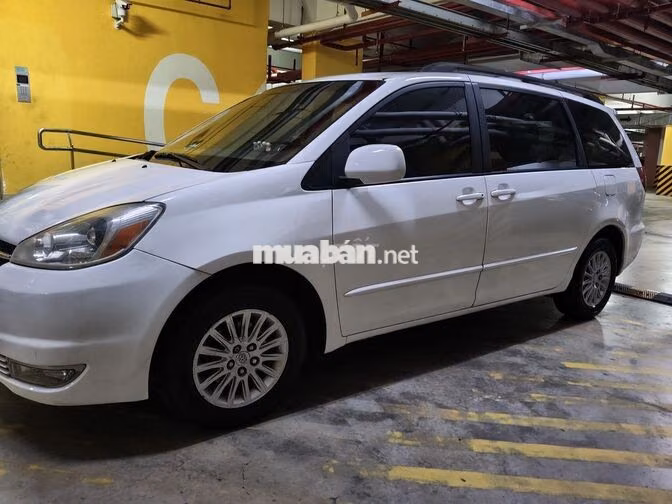 Toyota Sienna 8 chỗ Mỹ Trắng