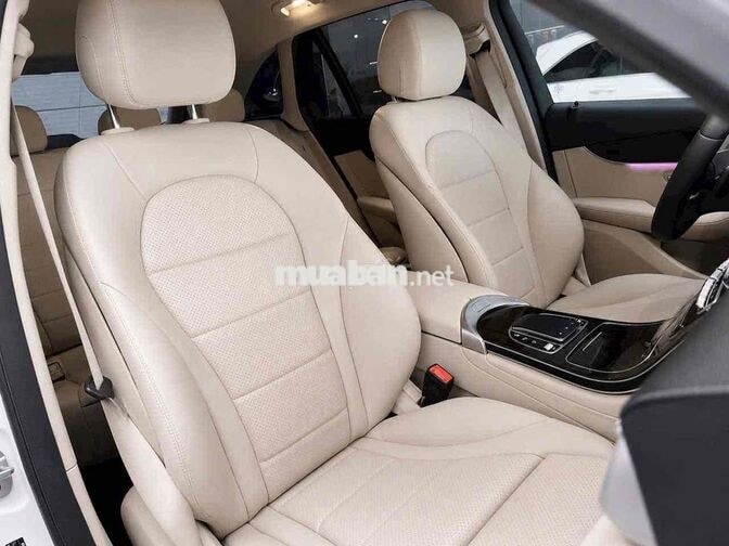 Mercedes-Benz GLC200 2021 Trắng 9G-Tronic