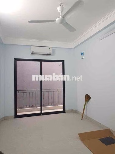 Nhà ở 6 tầng có thang máy cho thuê ngõ 264 Ngọc Thuỵ