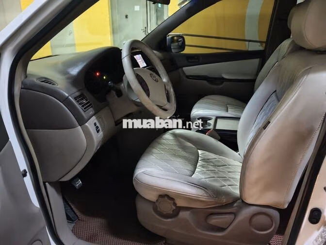 Toyota Sienna 8 chỗ Mỹ Trắng