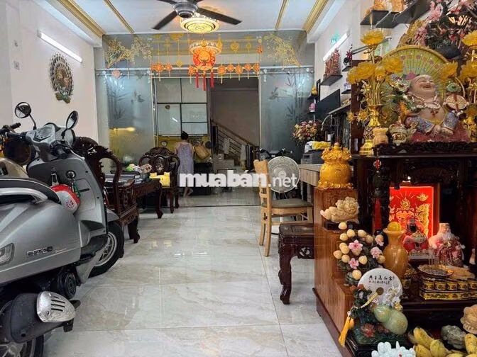 B.án nh.à,hxh,3 tầng, nhỉnh 10 tỷ, 4x10, gần N.T.Thập, Q7
