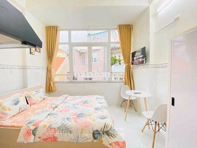 TRỐNG SẴN CĂN CỬA SỔ TRỜI NGAY CẦU VƯỢT 3/2 — UEH NGUYỄN TRI PHƯƠNG
