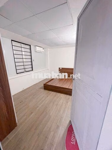 Phòng ban công cửa sổ, sát ĐHQuốc Gia