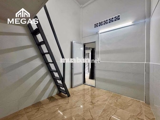 CHO THUÊ DÃY TRỌ GÁC CAO 2m NẰM NGAY CỔNG ĐH VĂN LANG