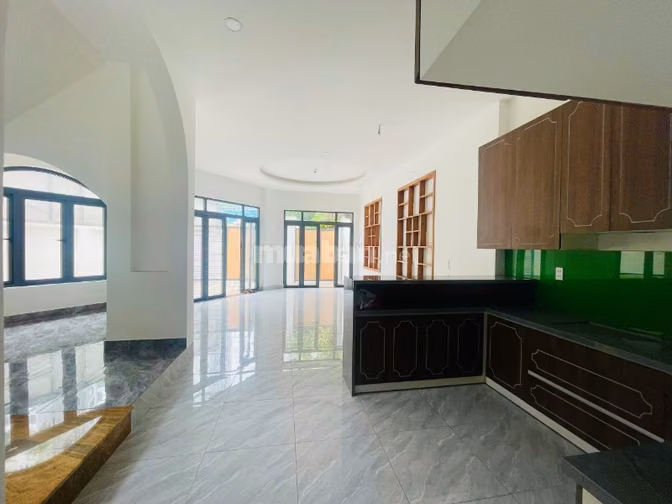 Bán Biệt Thự Phố 215m2 6PN Sân vườn hẻm 688 Lê Đức Thọ Giá 17.5Tỷ