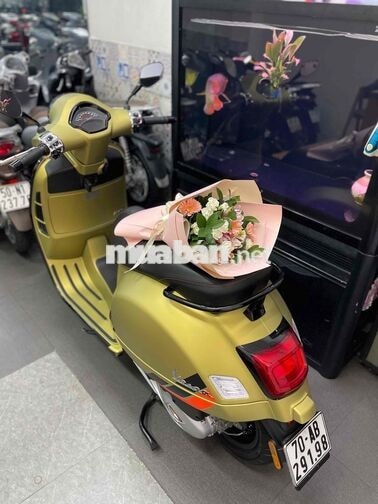 Piaggio Vespa GTS Super Sport 150 2026 Vàng đồng