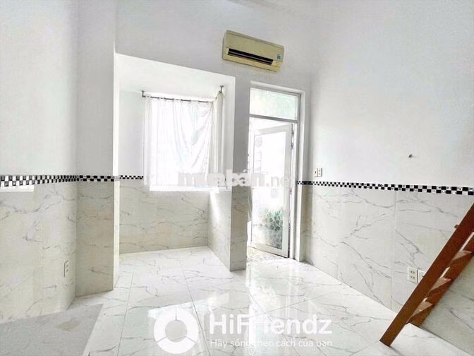 Gác cao 2m ban công kế cầu chữ Y cách Sư Phạm 5p Thang máy ở 3-4 người