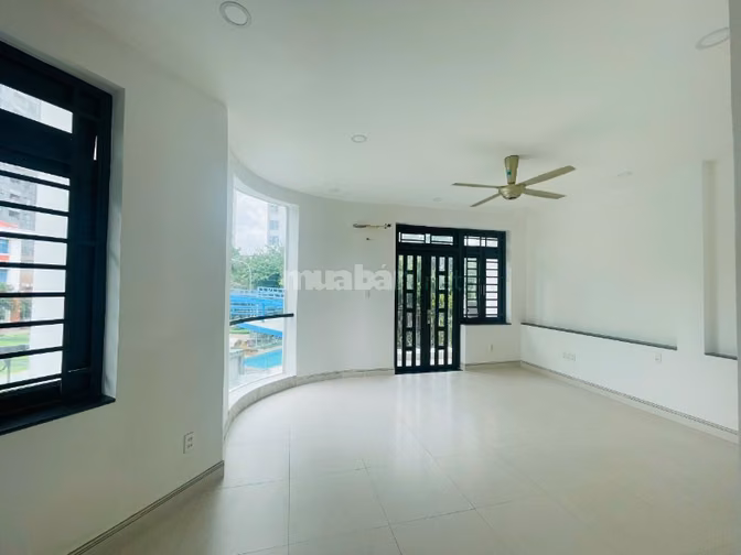 Bán Biệt Thự Phố 215m2 6PN Sân vườn hẻm 688 Lê Đức Thọ Giá 17.5Tỷ