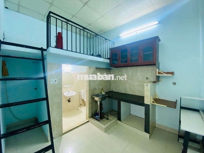 Ngộp Mới Có Nhú: 3 Tỷ Nhà Cấp 4 , DT Rộng , Ô Tô Đổ Cửa .