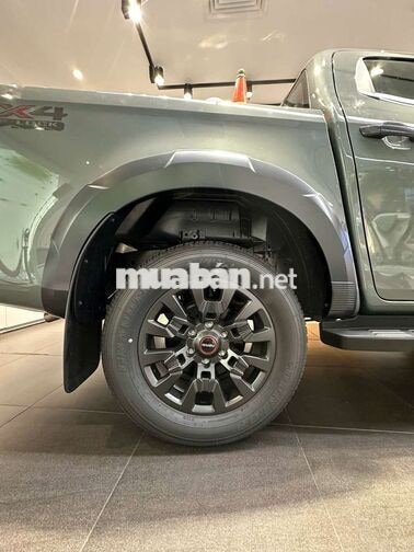 Isuzu D-Max Bán tải Diesel Tự động 6 cấp Xám