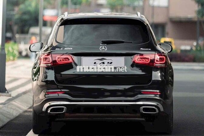 Mercedes GLC300 4MATIC 2021 Đen 5 vạn km