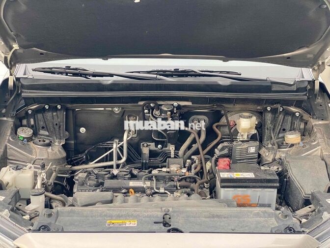 Toyota Innova Cross 2.0V 2025 Đồng ánh kim