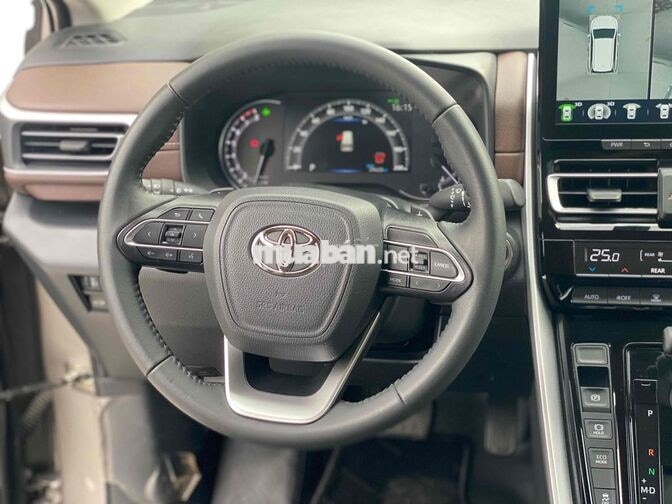 Toyota Innova Cross 2.0V 2025 Đồng ánh kim