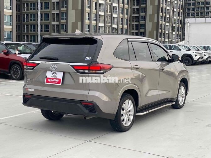 Toyota Innova Cross 2.0V 2025 Đồng ánh kim