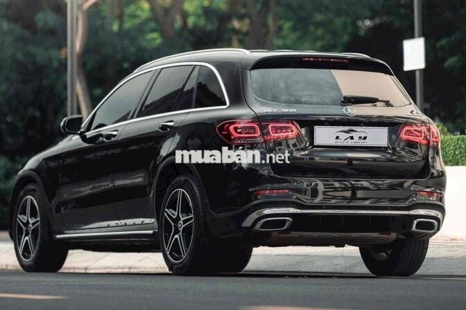 Mercedes GLC300 4MATIC 2021 Đen 5 vạn km