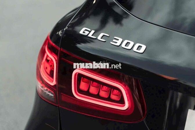 Mercedes GLC300 4MATIC 2021 Đen 5 vạn km