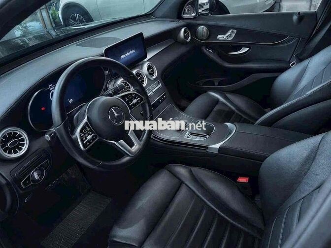 Mercedes GLC300 4MATIC 2021 Đen 5 vạn km