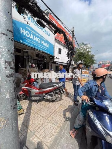 Nam sinh viên bán - giao hàng Partime