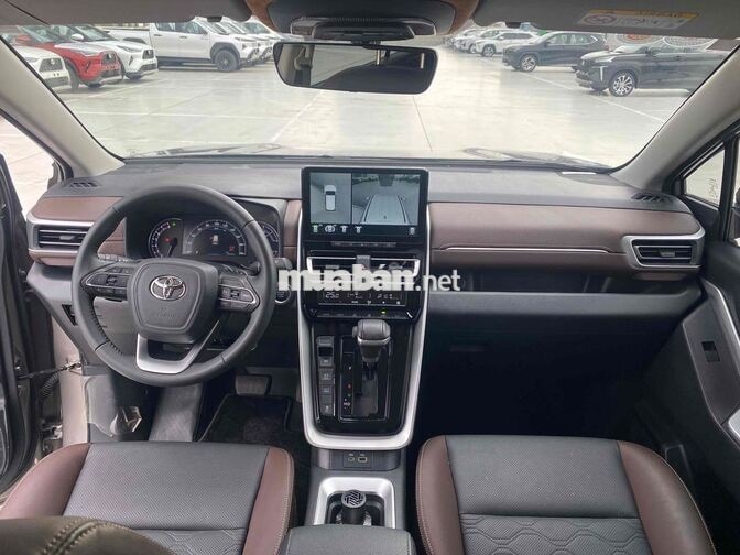 Toyota Innova Cross 2.0V 2025 Đồng ánh kim