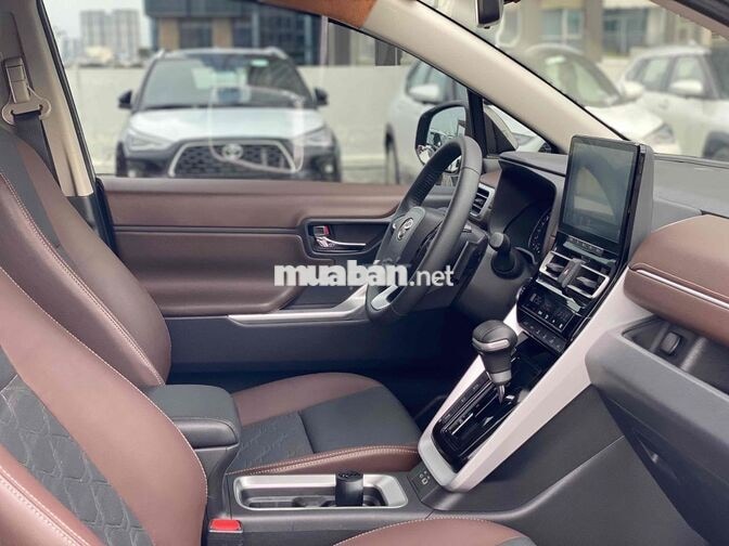Toyota Innova Cross 2.0V 2025 Đồng ánh kim