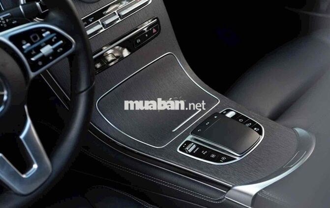 Mercedes GLC300 4MATIC 2021 Đen 5 vạn km
